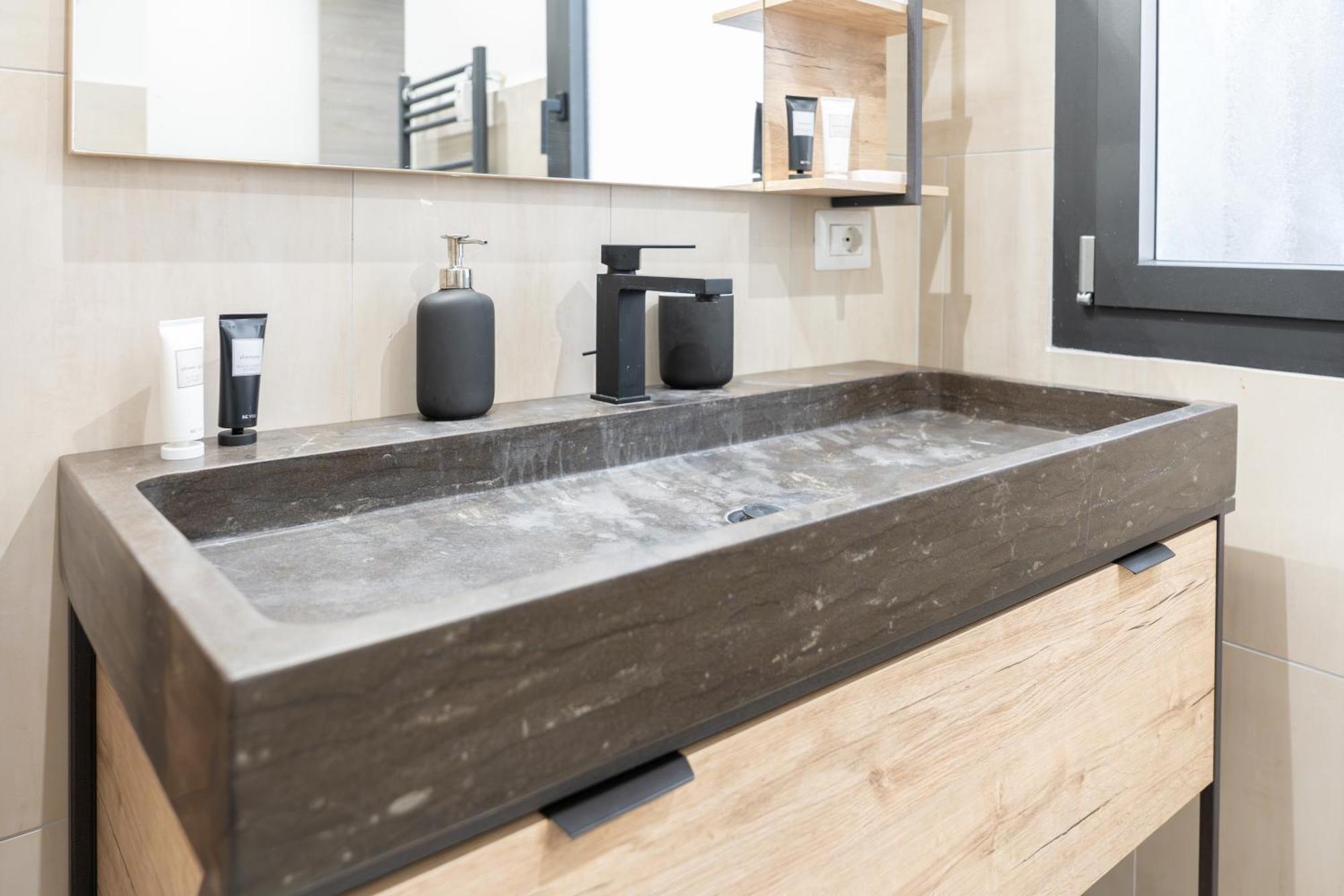 Penthouse With Panoramic Terrace -3 Min To Metro A *