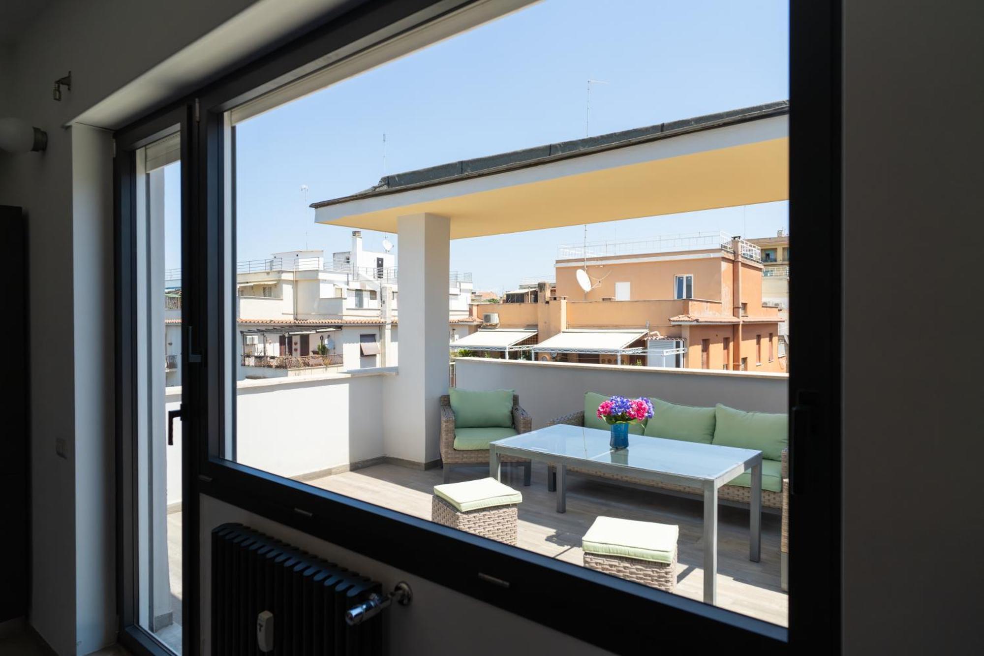 Penthouse With Panoramic Terrace -3 Min To Metro A Apartment *