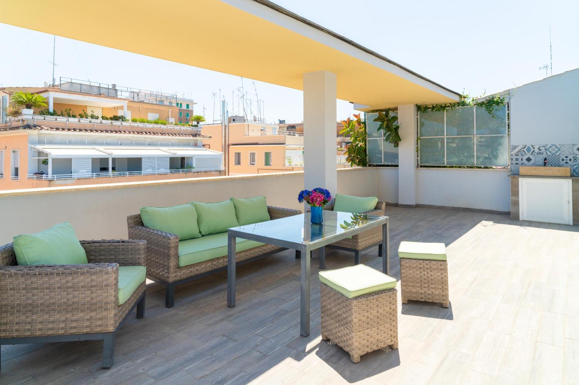 Penthouse With Panoramic Terrace -3 Min To Metro A