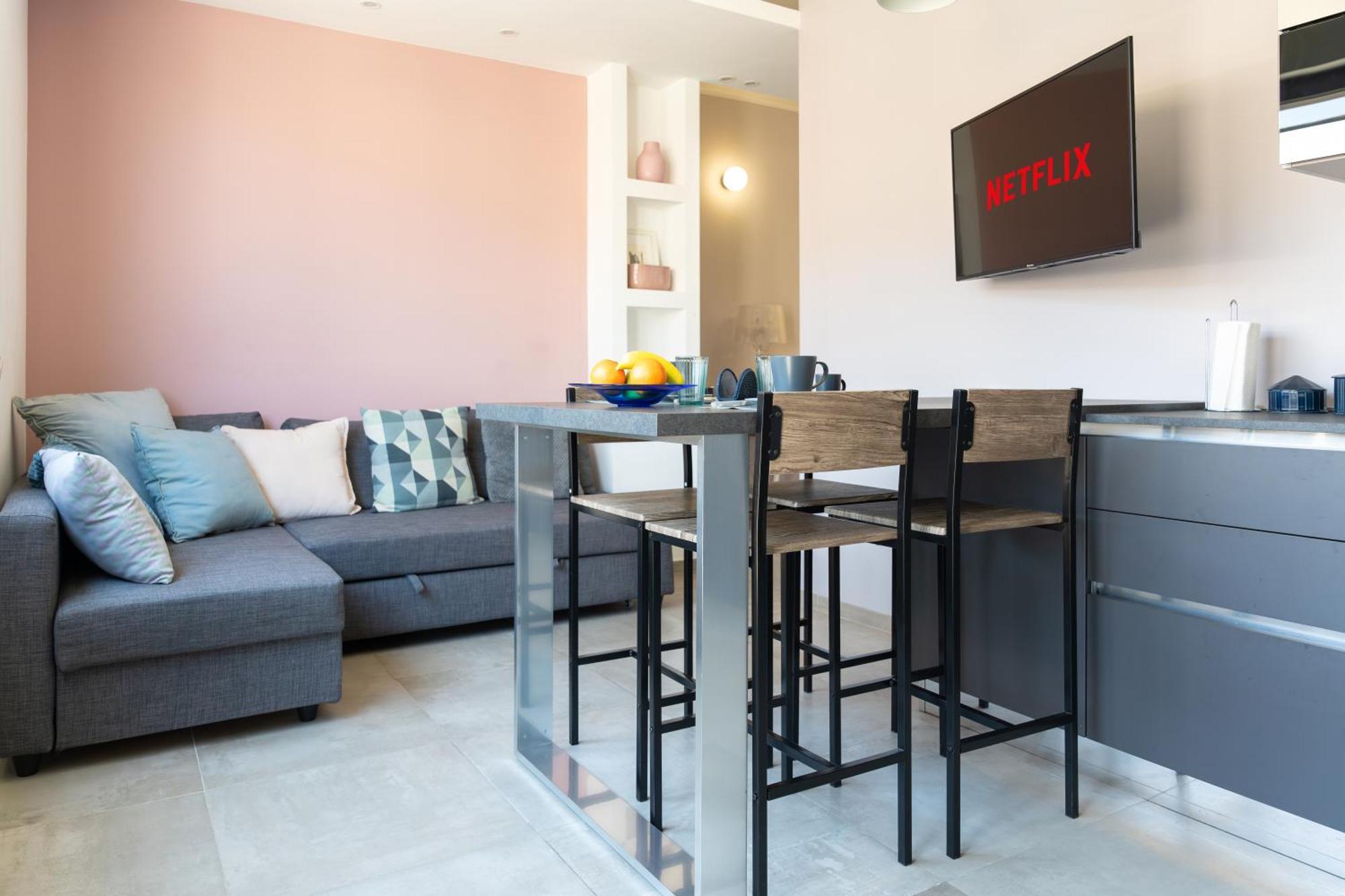 Apartment Penthouse With Panoramic Terrace -3 Min To Metro A