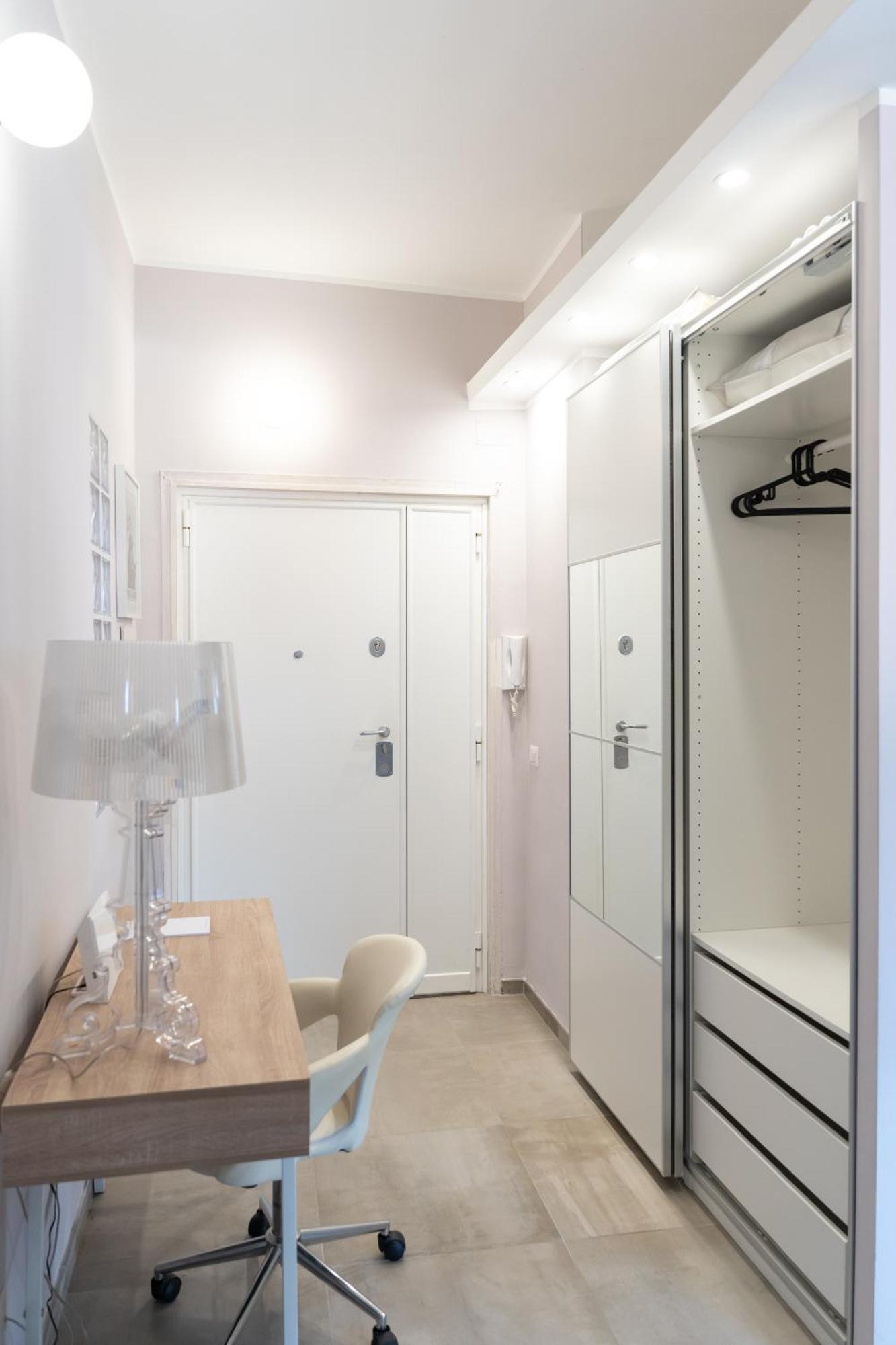 Penthouse With Panoramic Terrace -3 Min To Metro A *