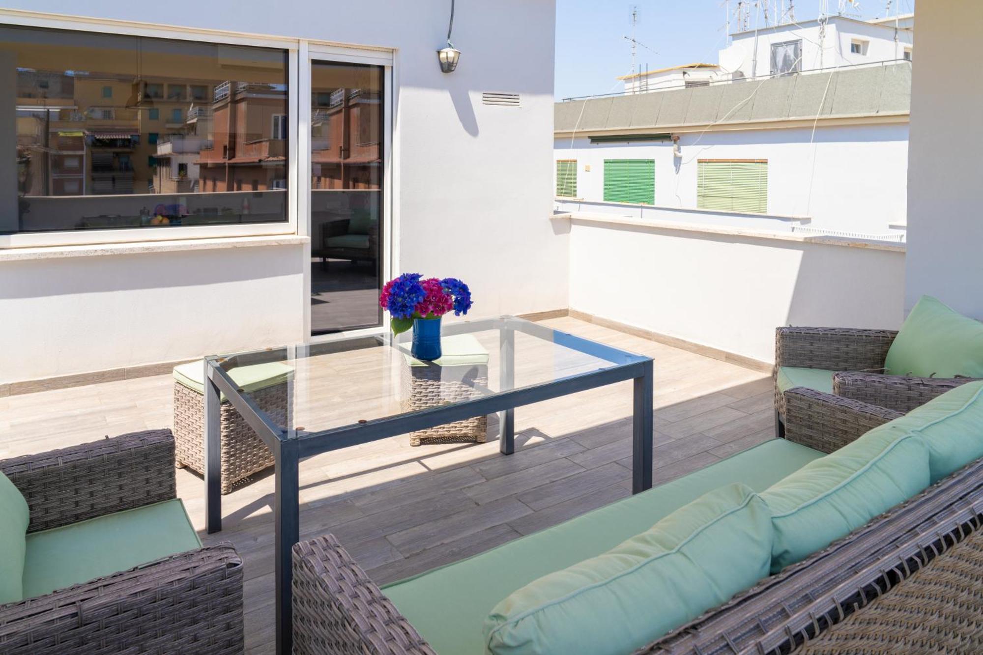 Penthouse With Panoramic Terrace -3 Min To Metro A Rom